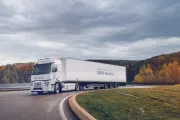 Renault Trucks E-Tech T 780: driving through a roundabout