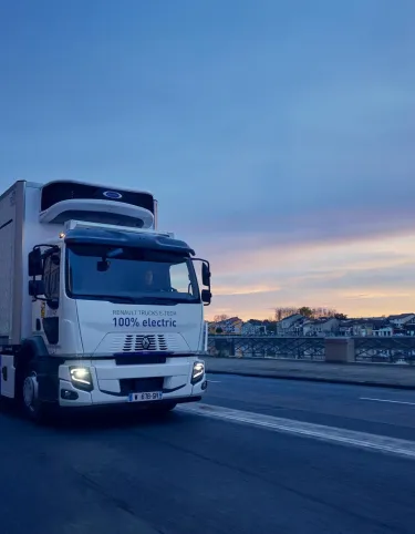 Renault Trucks E-Tech D Wide 19-tonne model fitted with a Lamberet refrigerated body: for urban driving and deliveries