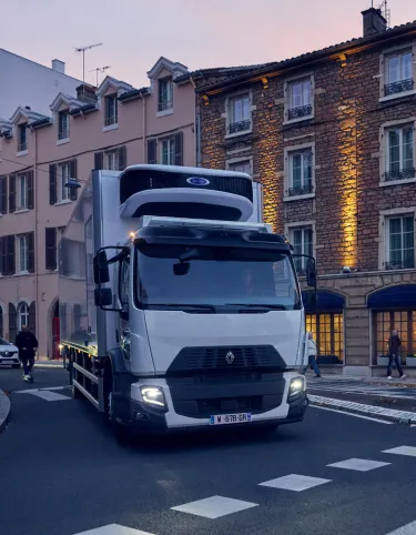 Renault Trucks D Wide 19-tonne model fitted with a Lamberet refrigerated body: city driving and deliveries