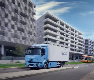 Renault Trucks E-Tech D in a city