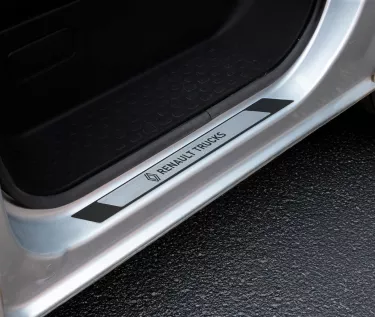 Door sill with Renault Trucks lettering.